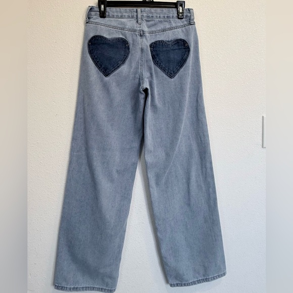 đź’™ Vintage Light Wash Jeans w/ Heart Back Pockets | Y2K Straight Leg Denim - Picture 2 of 6